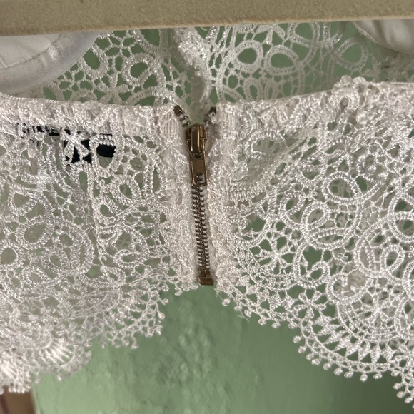 White lace crop top size small - Picture 3 of 4